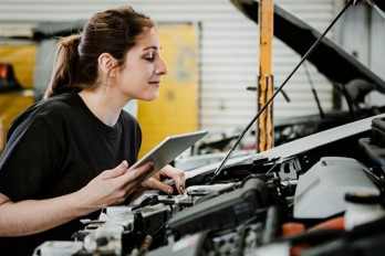 MANTENIMIENTO BÁSICO DE VEHÍCULOS HÍBRIDOS Y ELÉCTRICOS