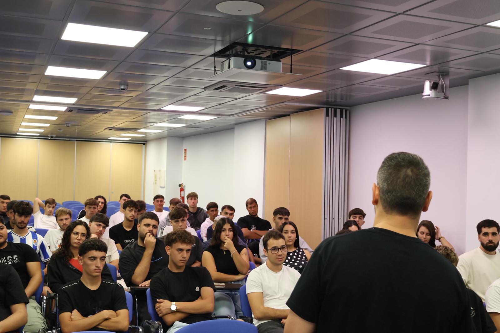 Éxito de la Jornada de Emprendimiento y Desarrollo Profesional en Actividades Físico-Deportivas de ICSE