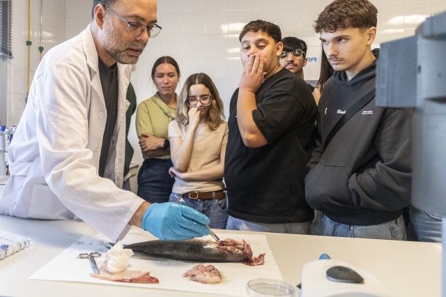 Los estudiantes de 1º de Laboratorio visitan IUSA
