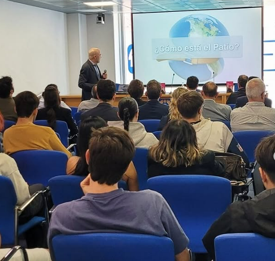 📊 ¿Te interesa la economía y el análisis de futuros mercados?