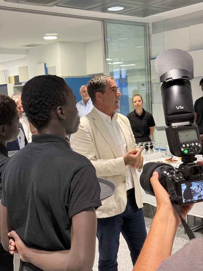 El alumnado de Hostelería de ICSE recibe la visita del viceconsejero de Bienestar Social, Francisco Candil.